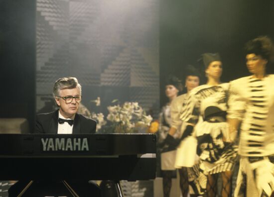 Раймонд Паулс