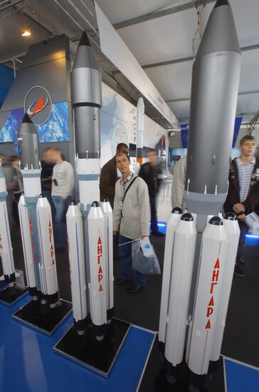 Макеты ракетоносителей "Ангара", представленные "МАКС-2009"