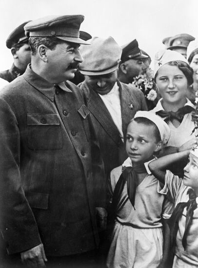 Иосиф Сталин и Никита Хрущев