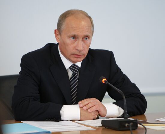 В. Путин провел совещание на Саяно-Шушенской ГЭС