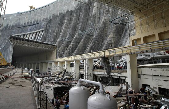 Разбор завалов на Саяно-Шушенской ГЭС