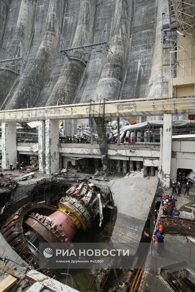 Разбор завалов на Саяно-Шушенской ГЭС