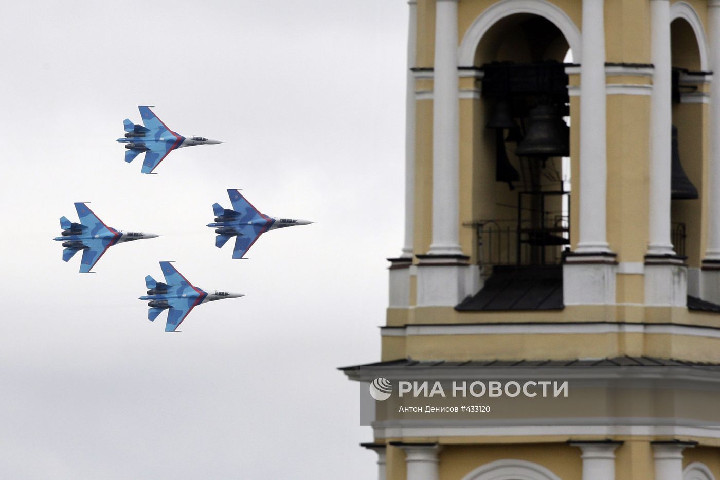 Пилотажная группа "Соколы России"