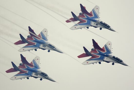 Истребители Миг-29 пилотажной группы "Стрижи"