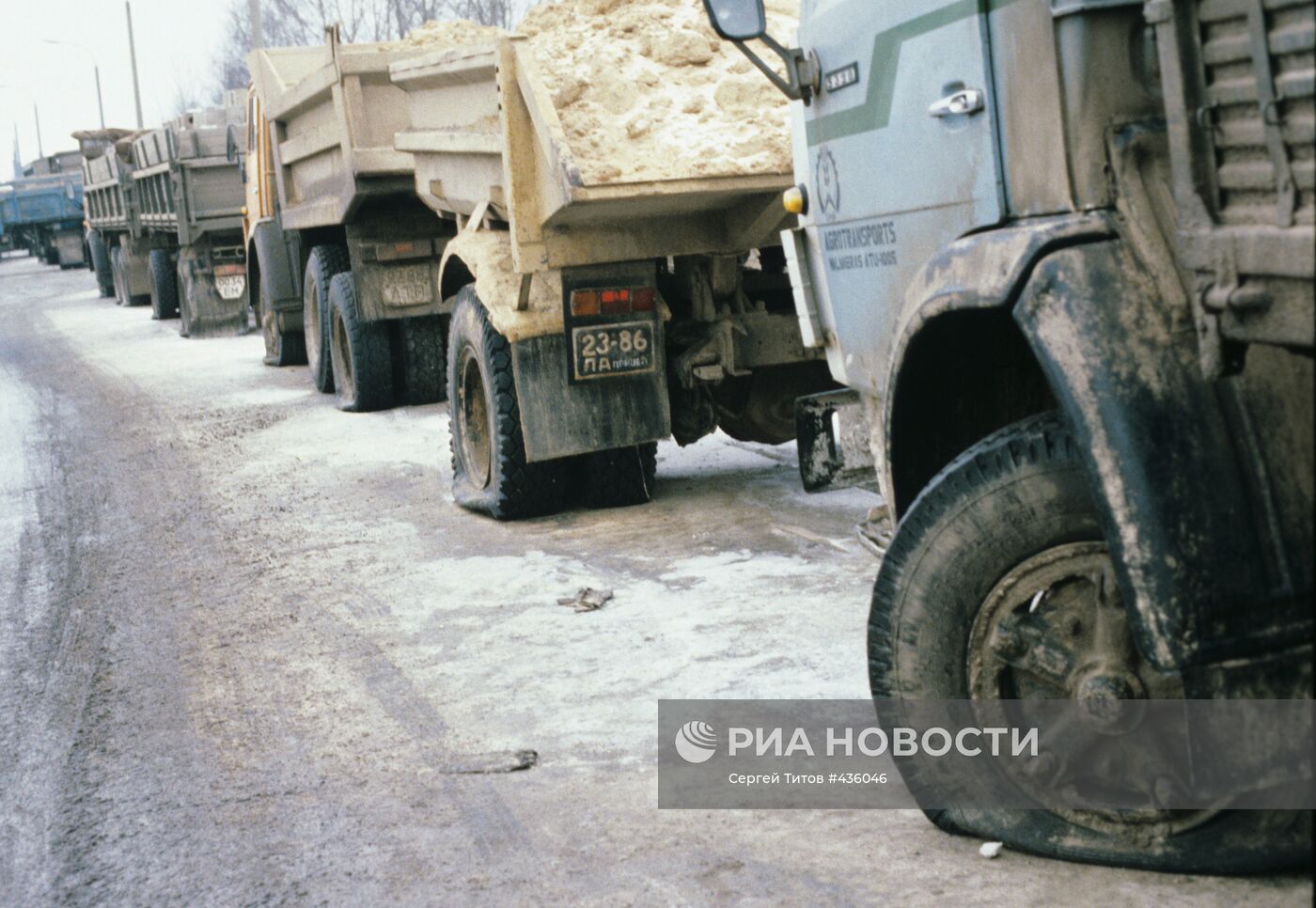 Колонна грузовых автомашин