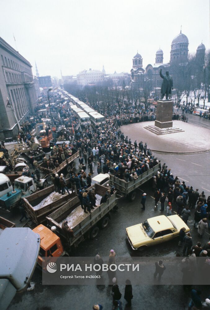 Стихийные митинги в Риге