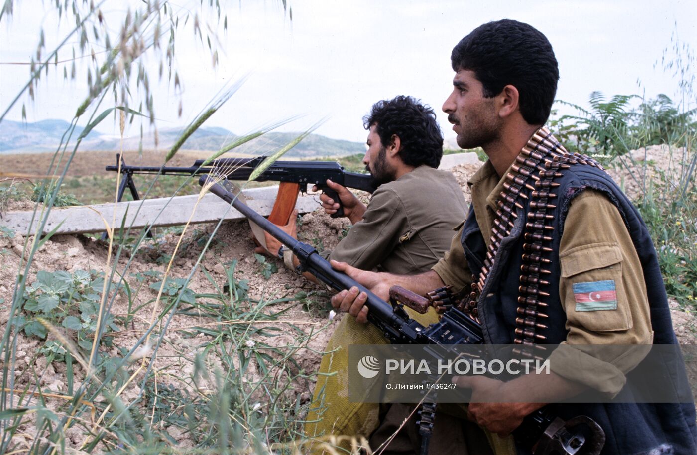 Азербайджанские бойцы на боевых позициях