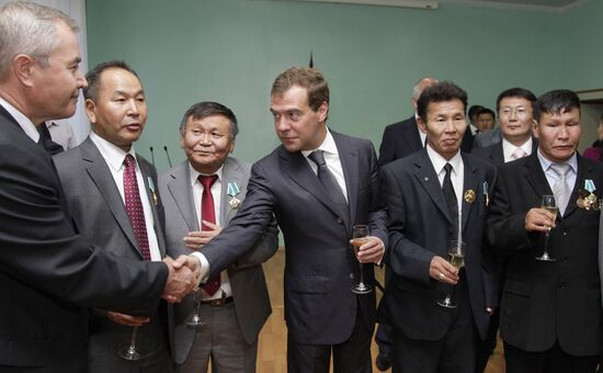 Д.Медведев. Награждение работников "Монголросцветмета"