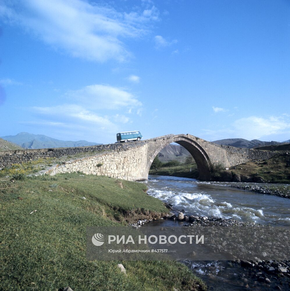 Мост через реку Арпу