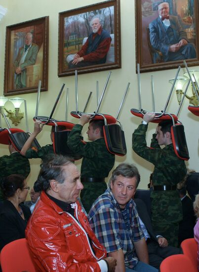 Сбор труппы Центрального академического театра Российской армии