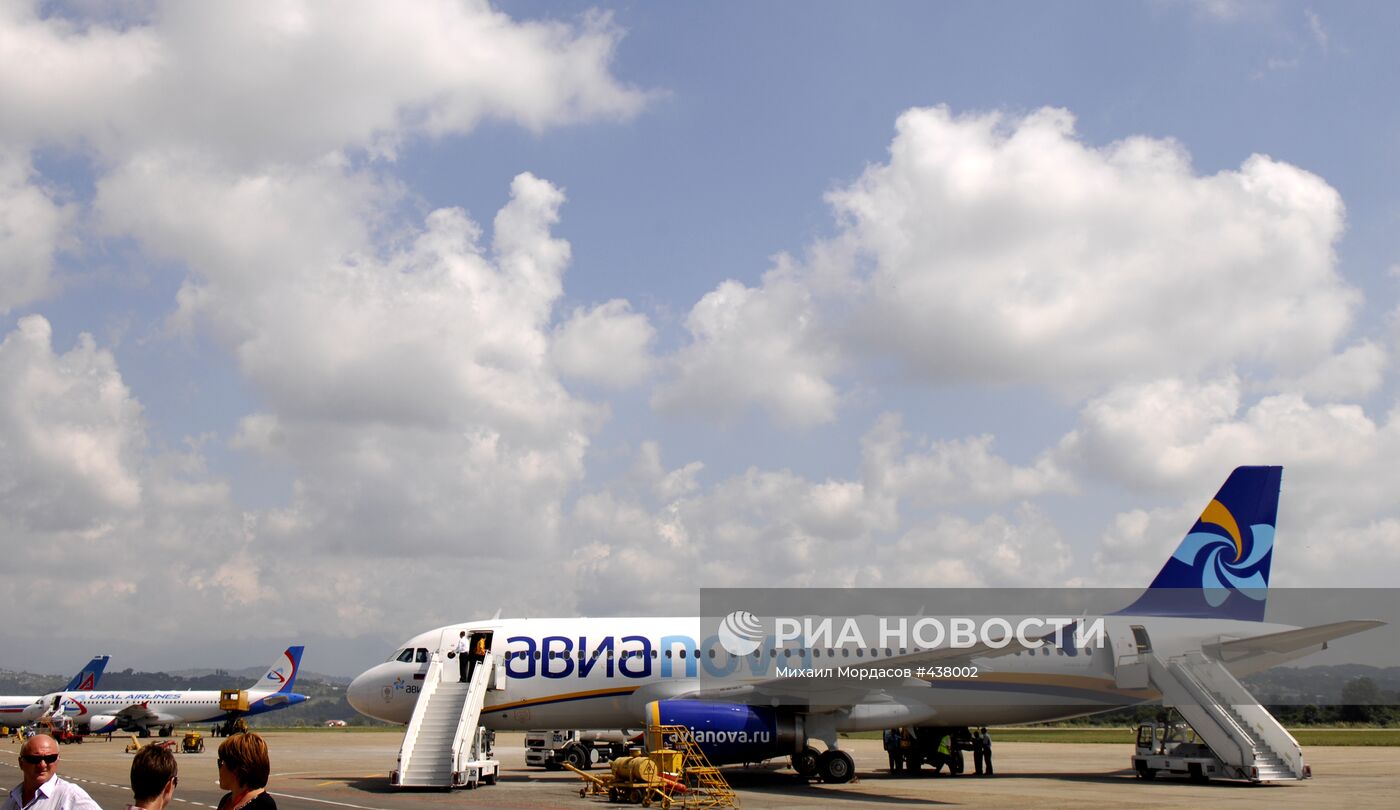 Самолет авиакомпании "Авиаnova" прибыл из Москвы в Сочи