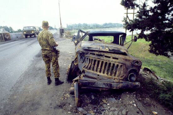 Солдат внутренних войск на месте перестрелки