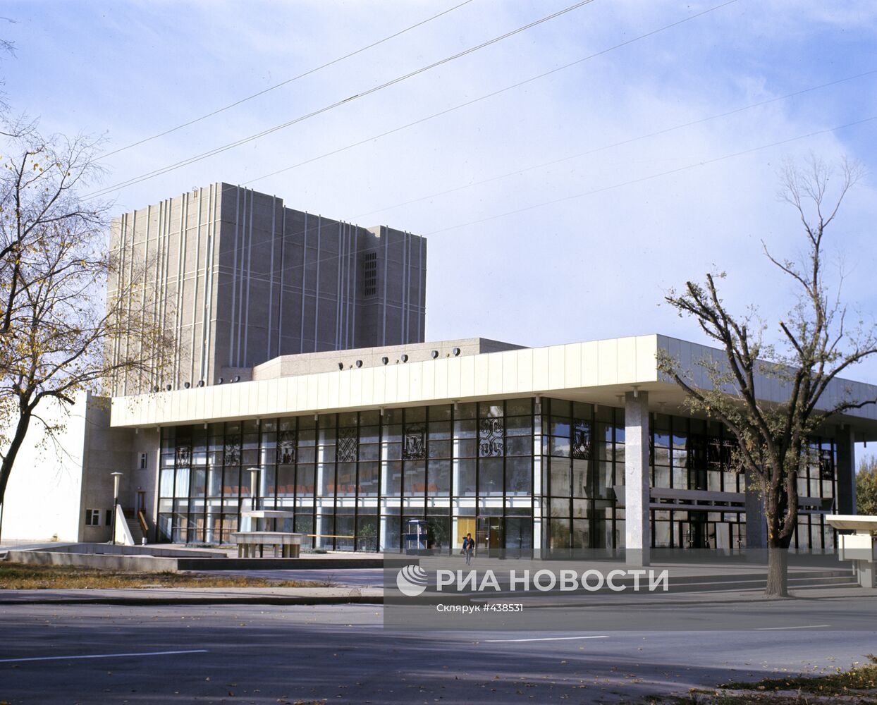 Здание Государственного национального театра