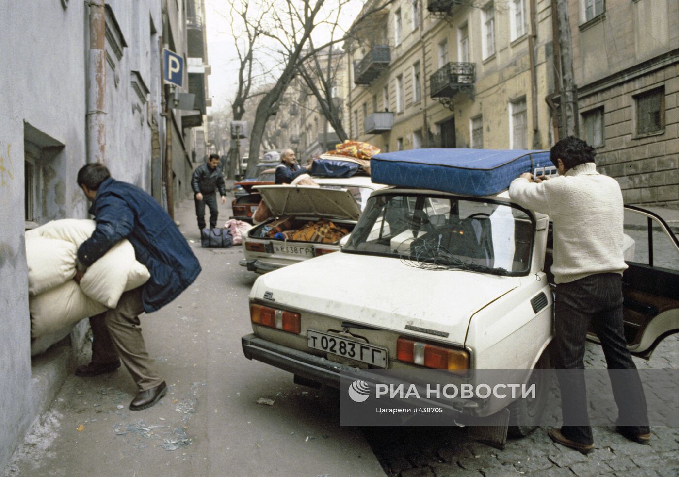 Жители Тбилиси покидают свои дома