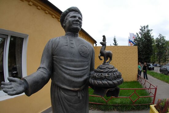 Памятник Знатному Пекарю в Нижнем Новгороде