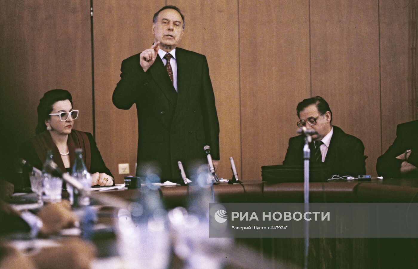 Гейдар Алиев на пресс-конференции накануне выборов президента