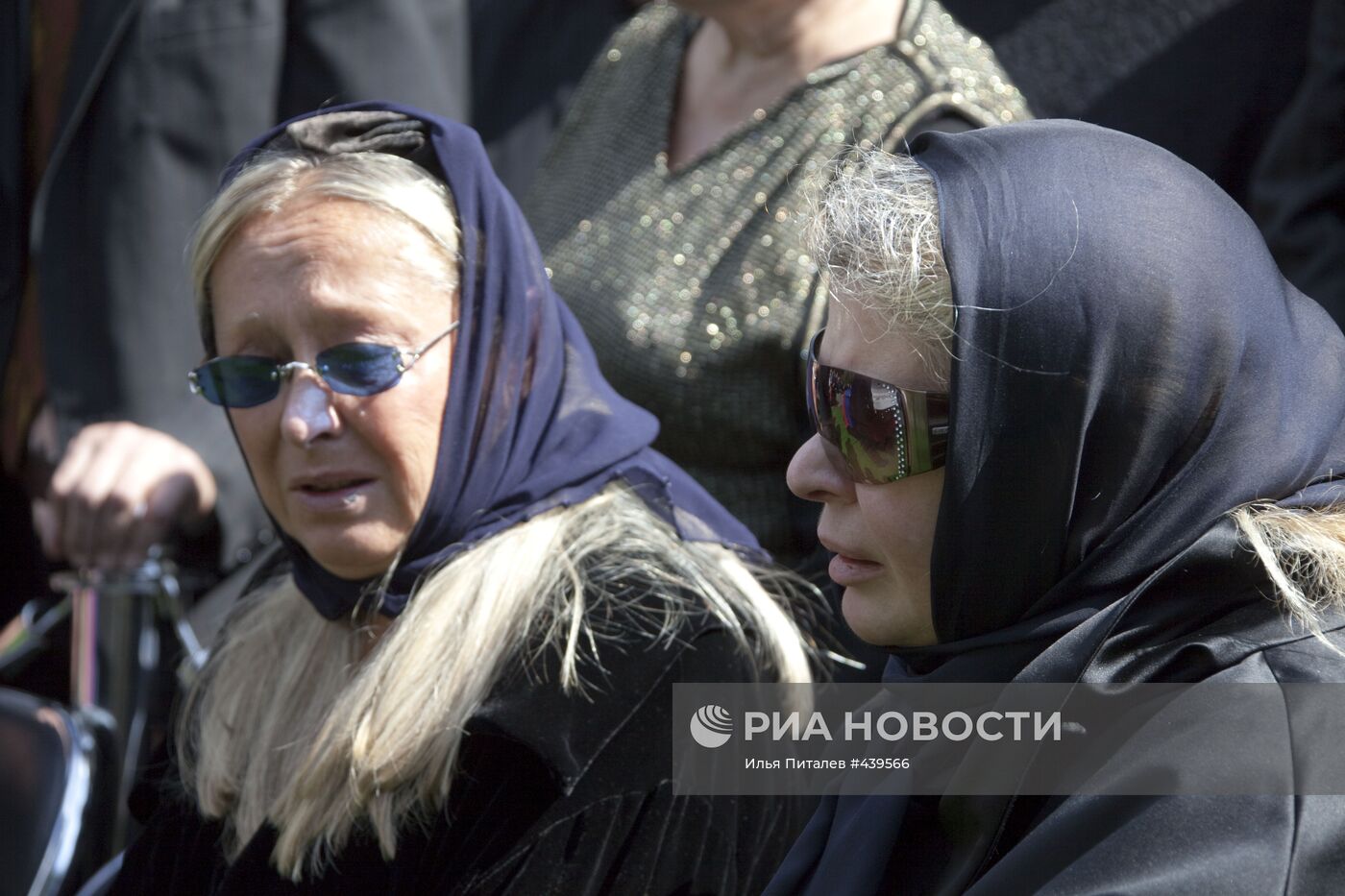 Похороны С. В. Михалкова на Новодевичьем кладбище в Москве