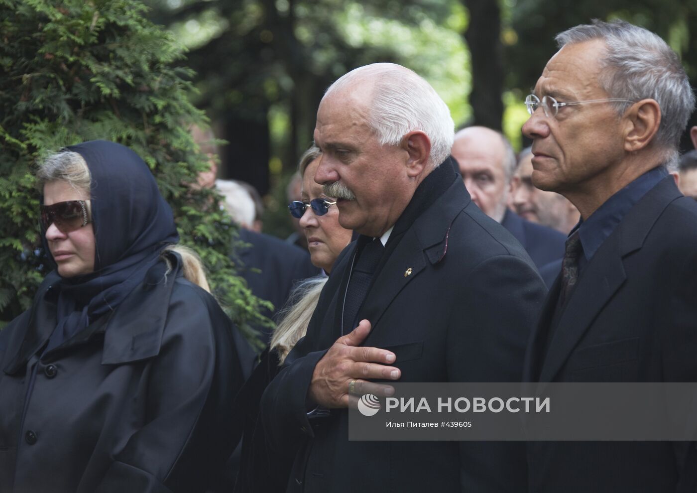 Похороны С. В. Михалкова на Новодевичьем кладбище в Москве