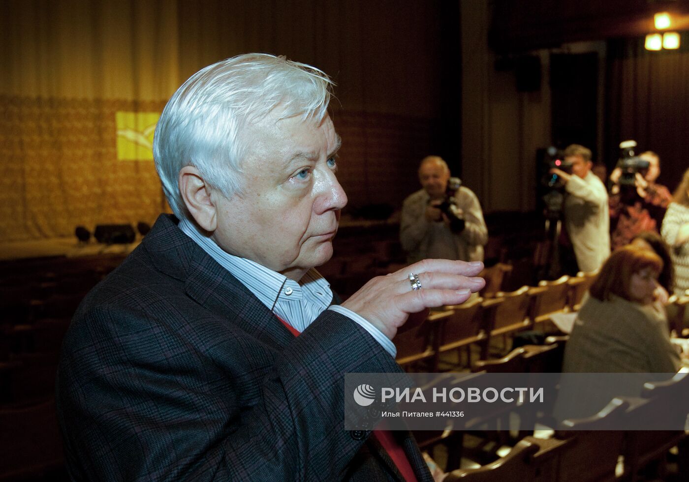 Художественный руководительм МXАТ им.А. П. Чеxова Олег Табаков
