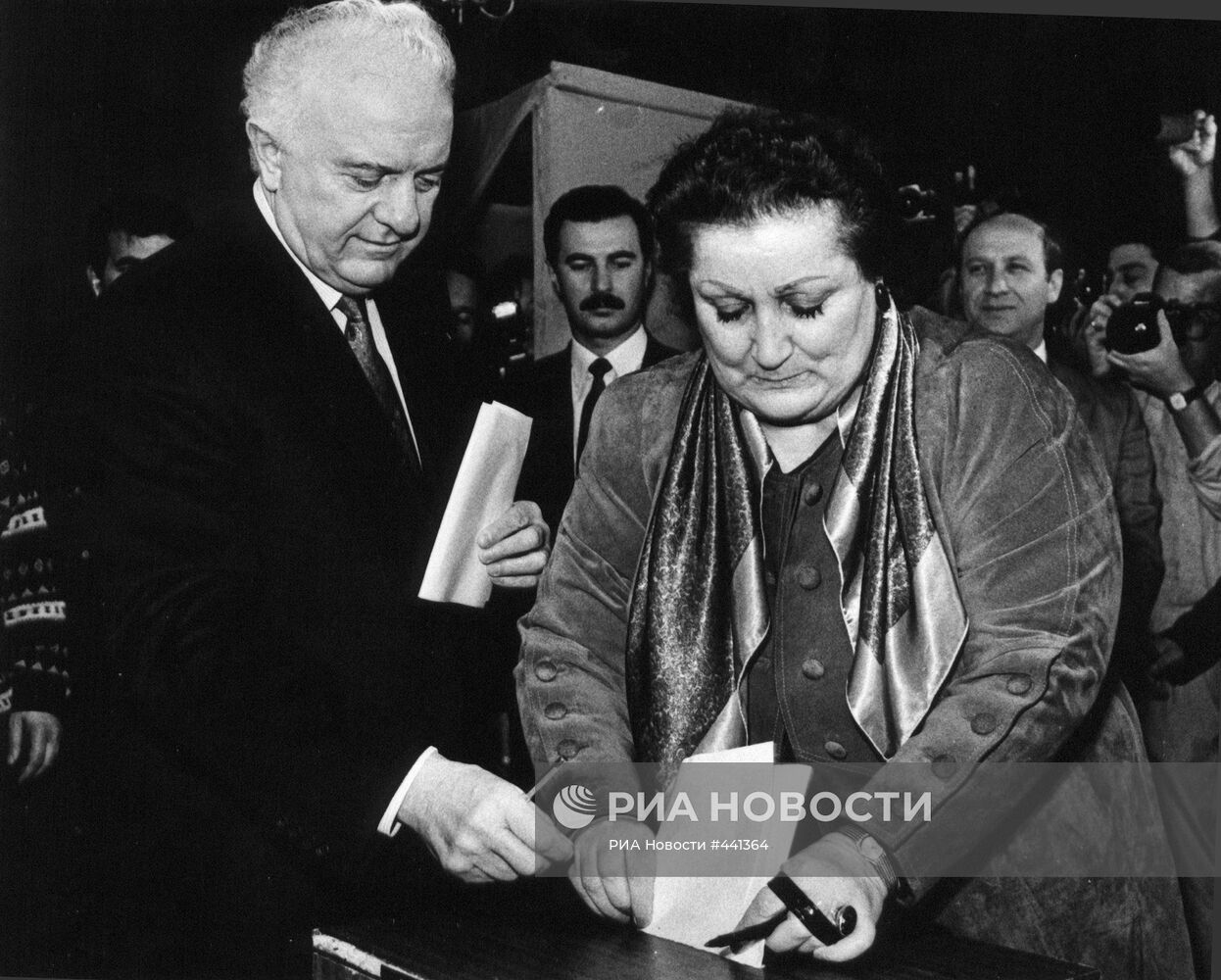 Президент Грузии Эдуард Амвросиевич Шеварднадзе с супругой