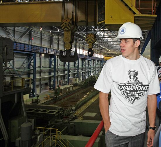 Евгений Малкин посетил металлургический комбинат