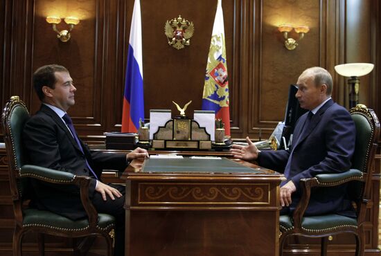 Д.Медведев провел встречу с В.Путиным