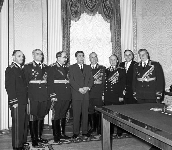 Л.И. Брежнев и советские маршалы