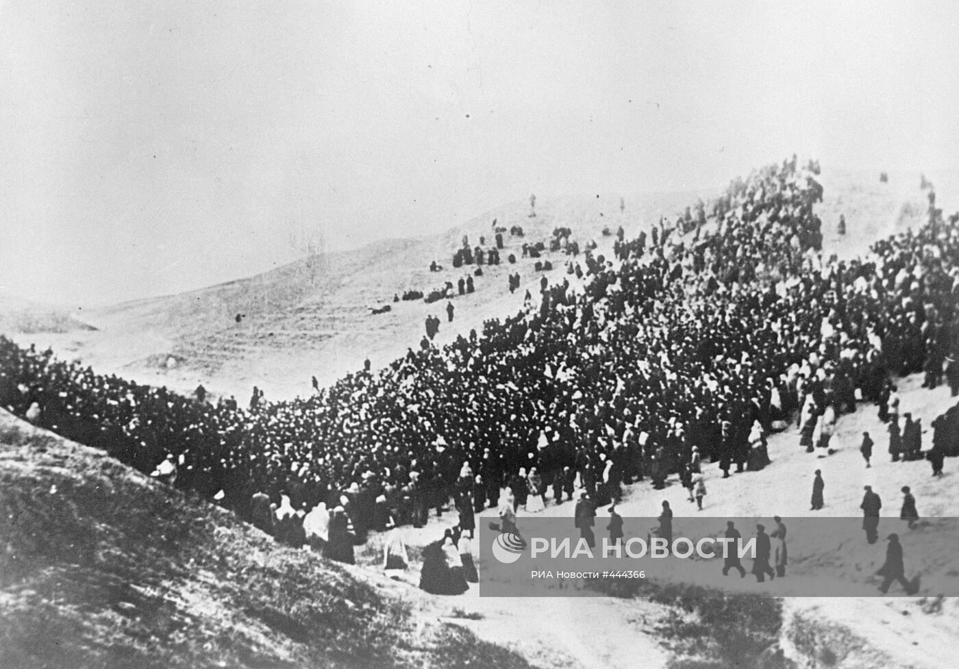 Митинг рабочих в Камышевской бухте