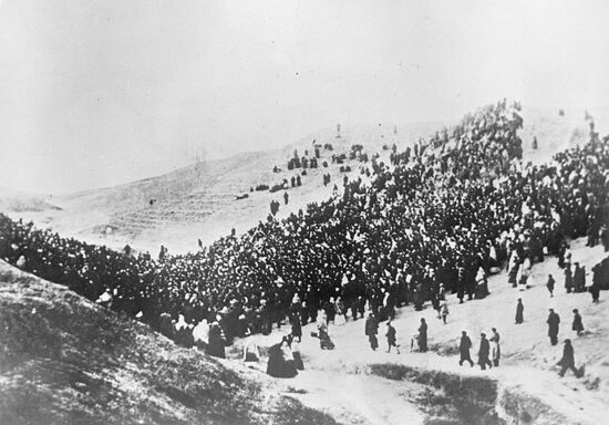 Митинг рабочих в Камышевской бухте