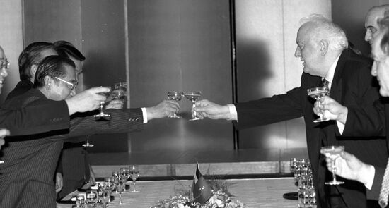Президент Грузии Эдуард Шеварднадзе во время визита в Японию