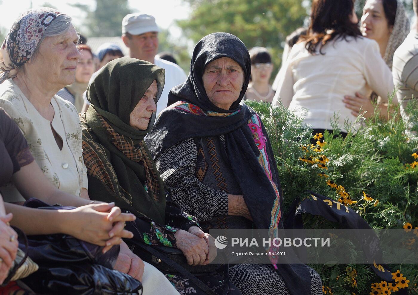 Траурный митинг в память о жертвах теракта в Буйнакске