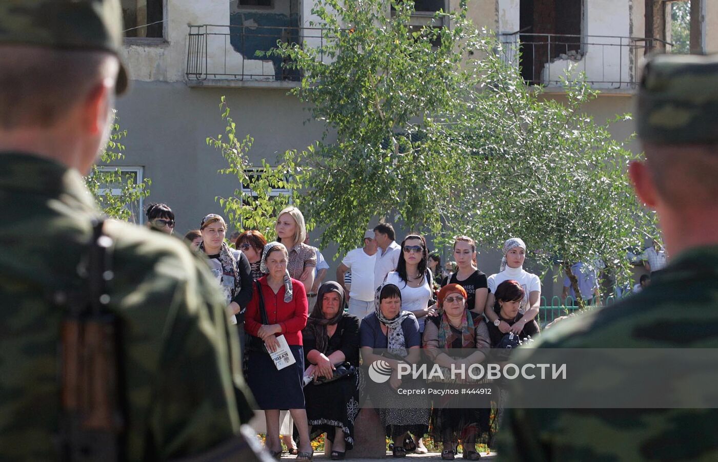 Траурный митинг в память о жертвах теракта в Буйнакске