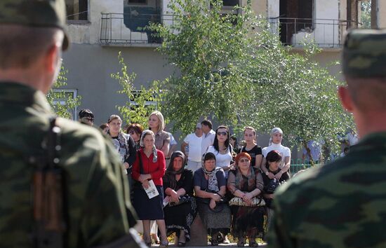 Траурный митинг в память о жертвах теракта в Буйнакске