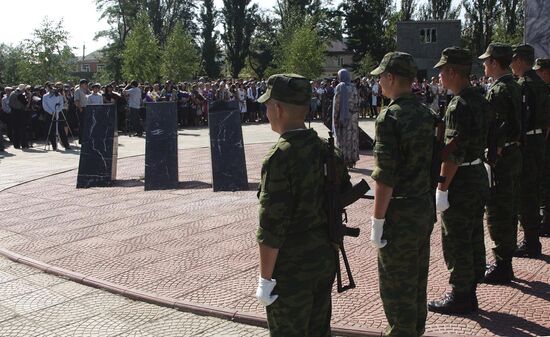 Траурный митинг в память о жертвах теракта в Буйнакске