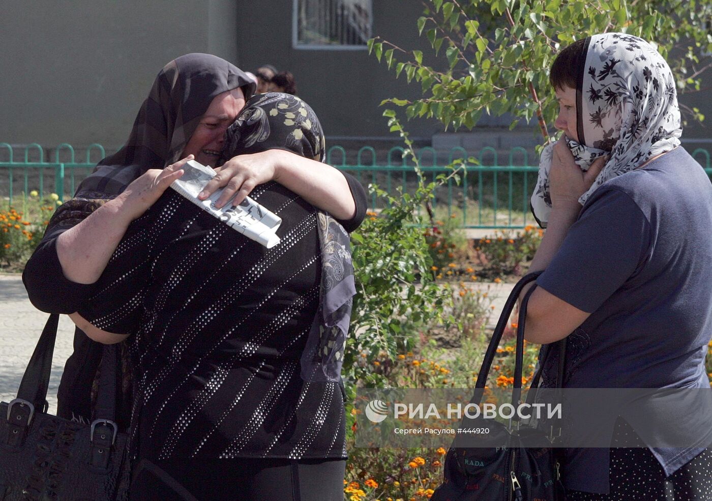 Траурный митинг в память о жертвах теракта в Буйнакске