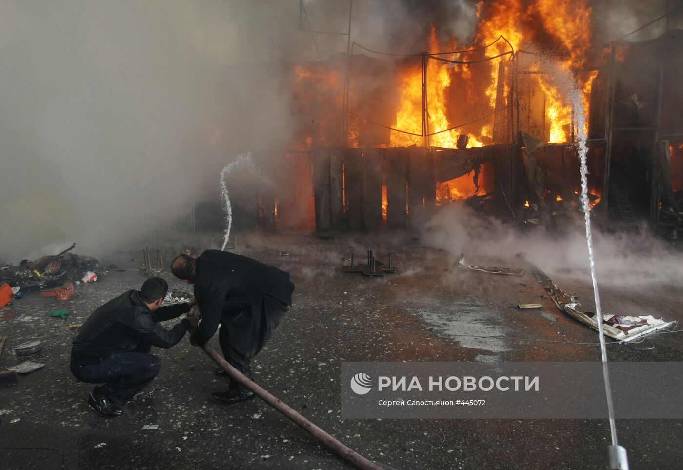 Пожар на Строгинском строительном рынке в Московской области