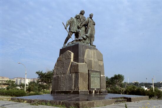 Памятник экипажу сейнера "УРУП" в Новороссийске