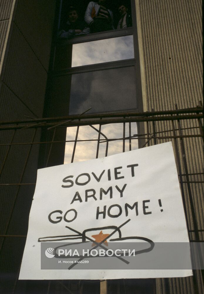 "Советская Армия, иди домой!"