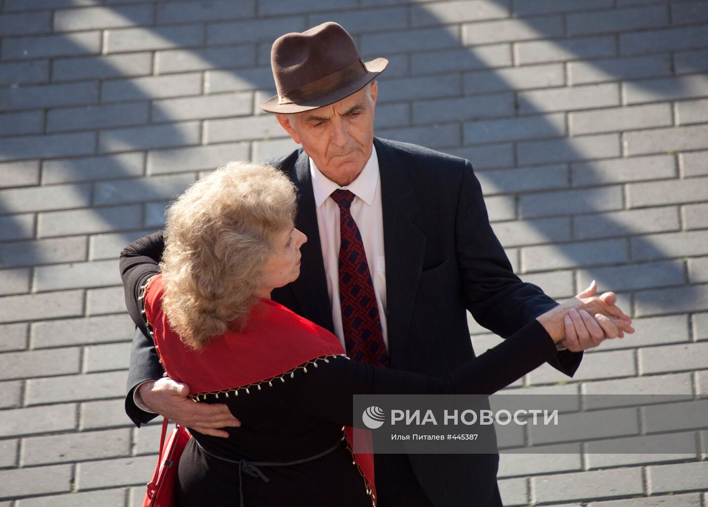 Танцевальные вечера в Александровском саду