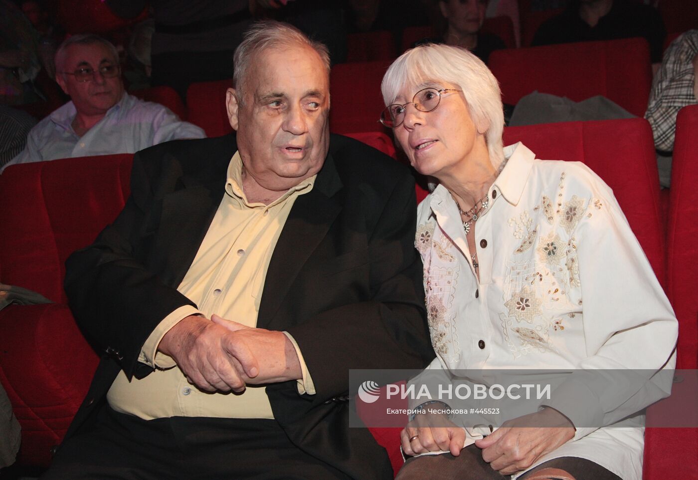 Кинорежиссер Эльдар Рязанов с супругой