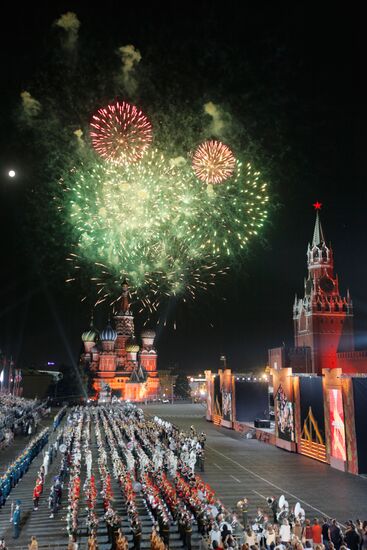 Открытие фестиваля военных оркестров "Спасская башня"