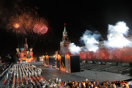 Открытие фестиваля военных оркестров "Спасская башня"