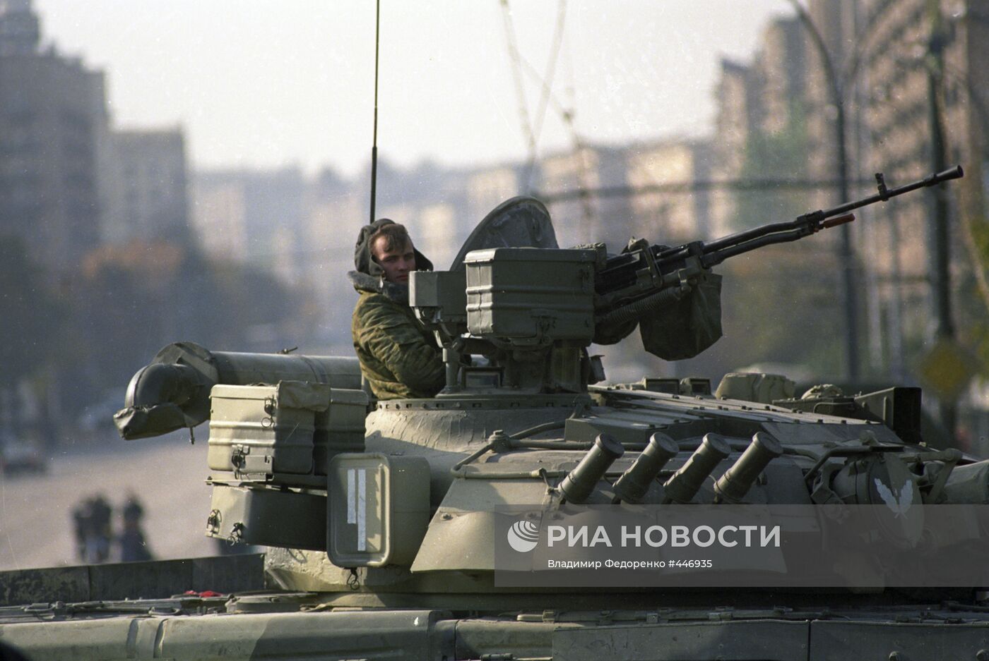 Один из танков Т-80
