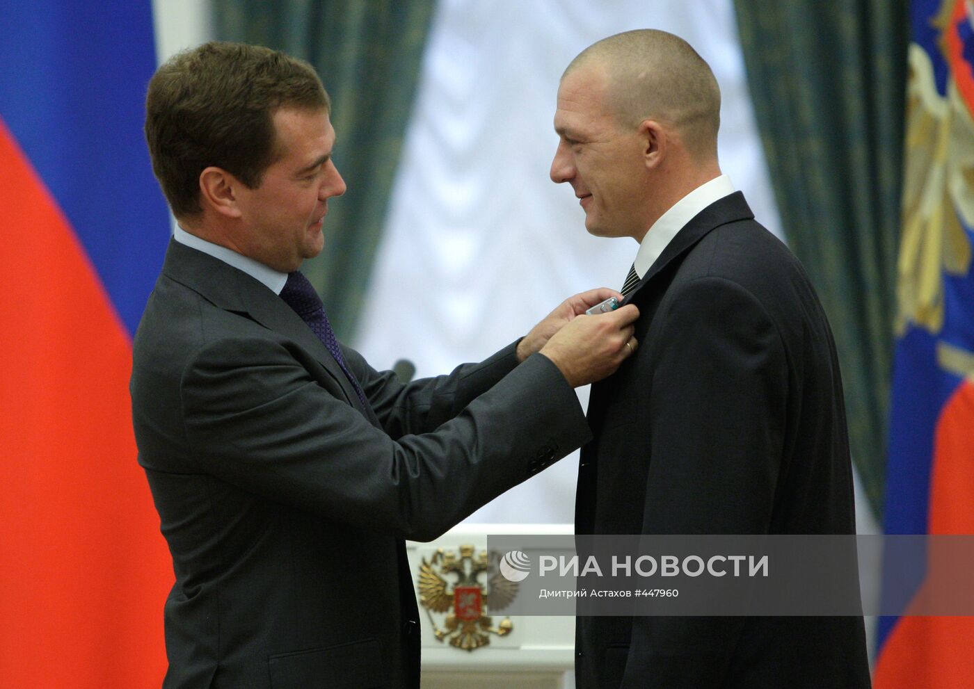 В Кремле президент РФ вручил награды победителям Олимпиады-2008