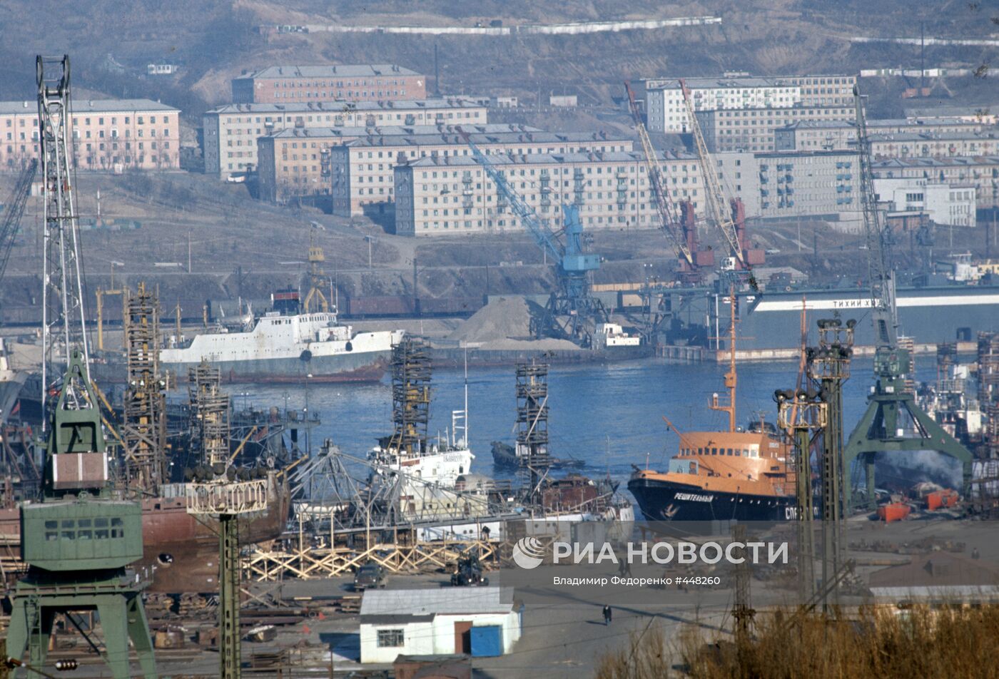 Рыбный порт находка. Приморский судоремонтный завод находка. НМТП находка. Город находка порт.