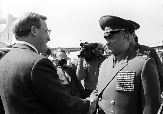 Дмитрий Язов и Том Кинг