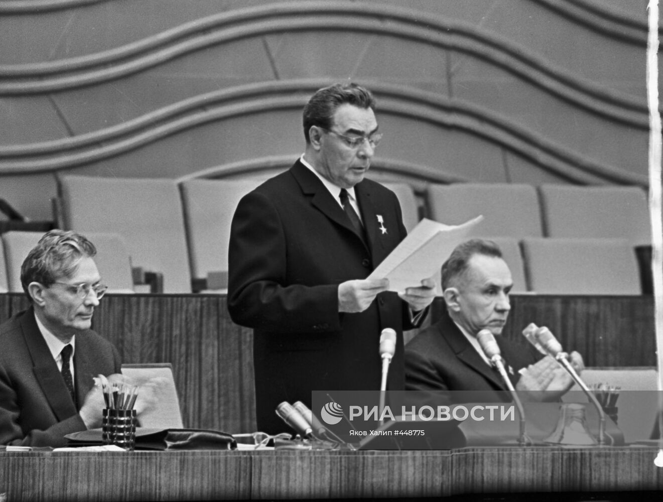 Цк кпсс 1968. Брежнев секретарь ЦК КПСС. Суслов генеральный секретарь ЦК КПСС. Генеральный секретарь ЦК КПСС В 1966. Секретари ЦК КПСС В 1964.