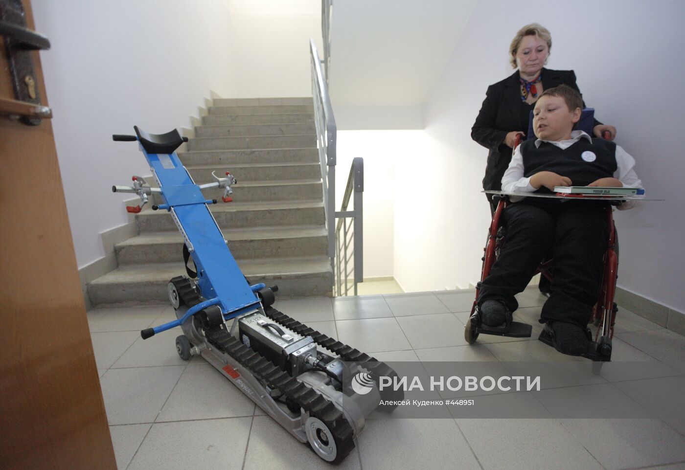 Ступенькоход для инвалидов установлен в московской школе