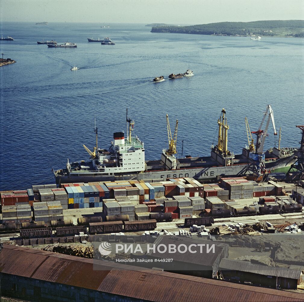 Причал торгового порта Владивостока
