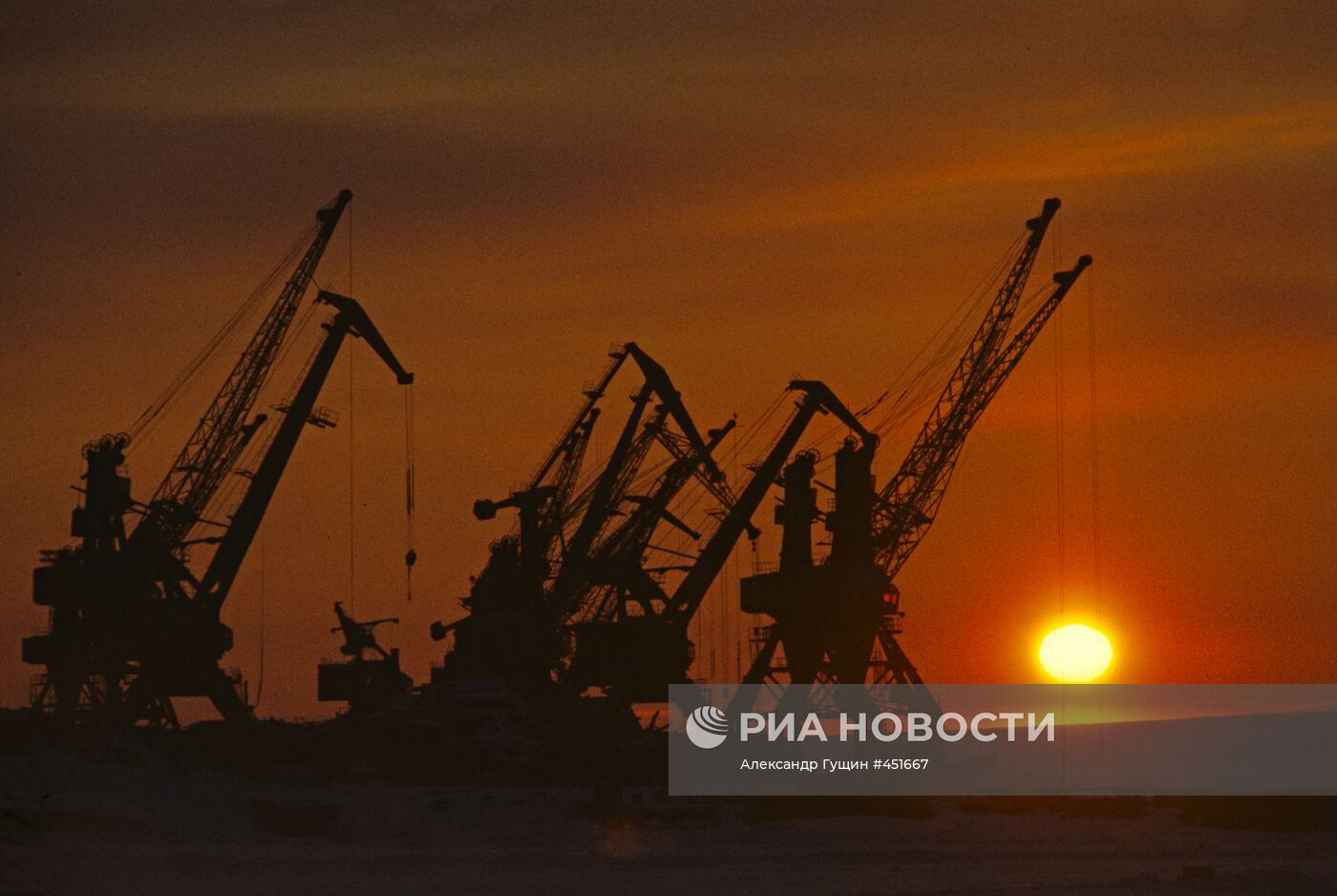 Утро в порту Певек